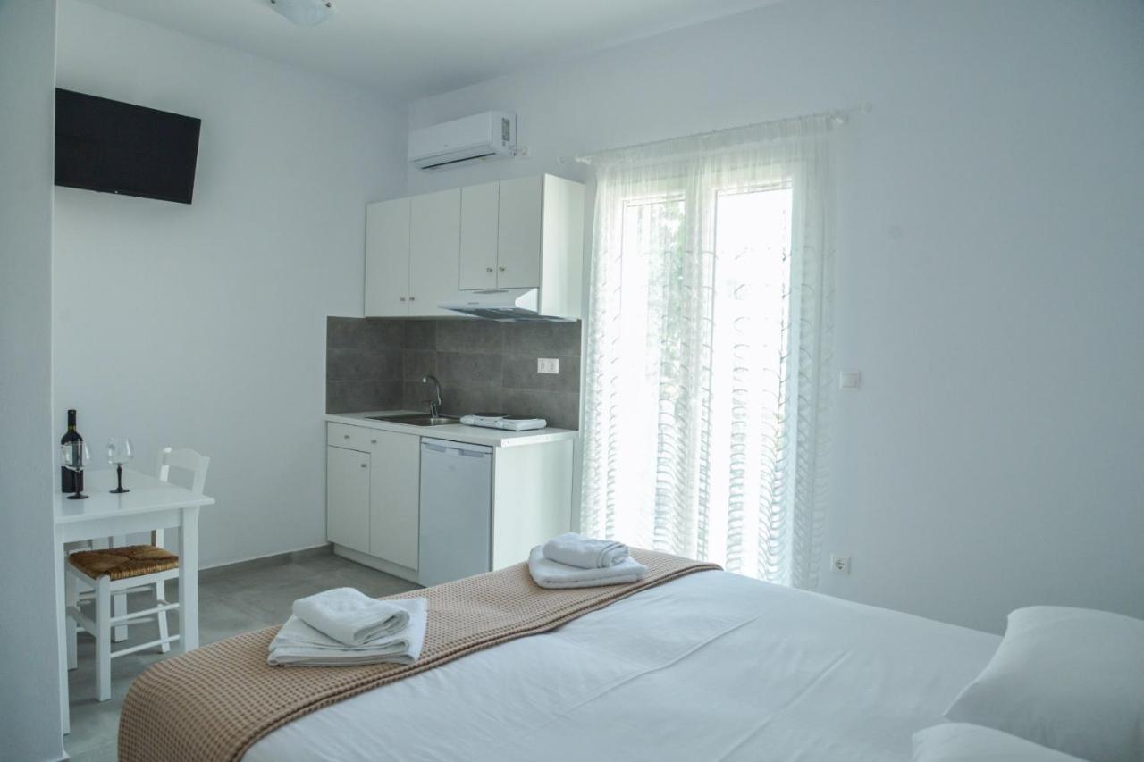 Zeras Apartments Adamantas  Bagian luar foto