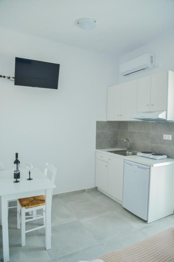 Zeras Apartments Adamantas  Bagian luar foto