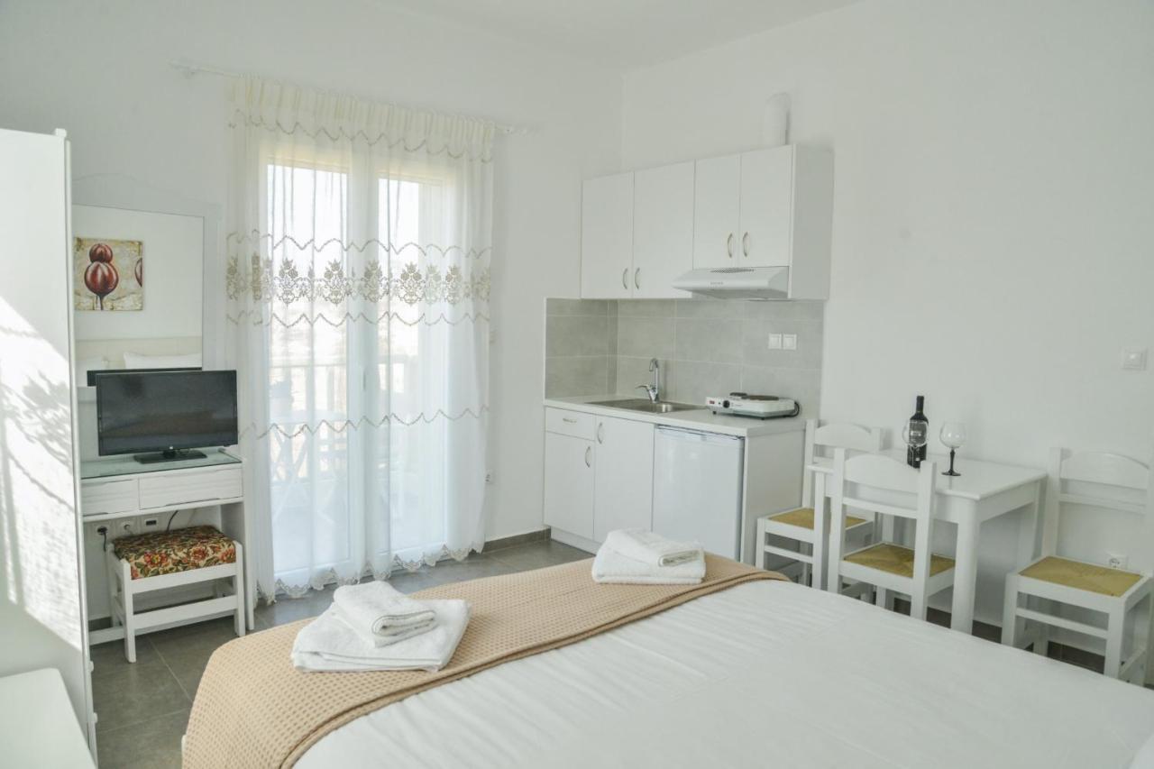 Zeras Apartments Adamantas  Bagian luar foto