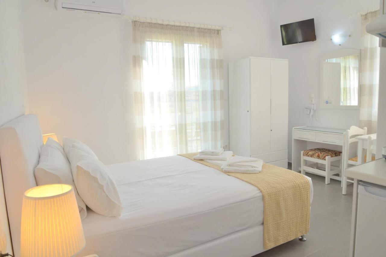 Zeras Apartments Adamantas  Bagian luar foto